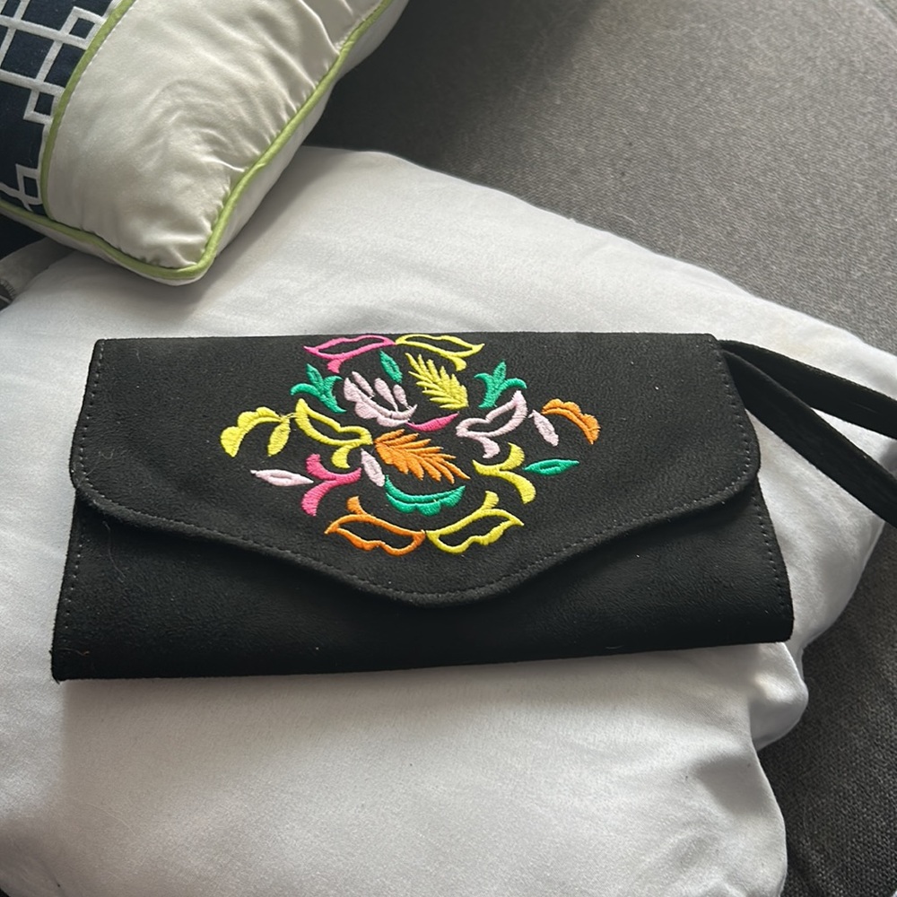 Morrocan women’s slippers and clutch matching